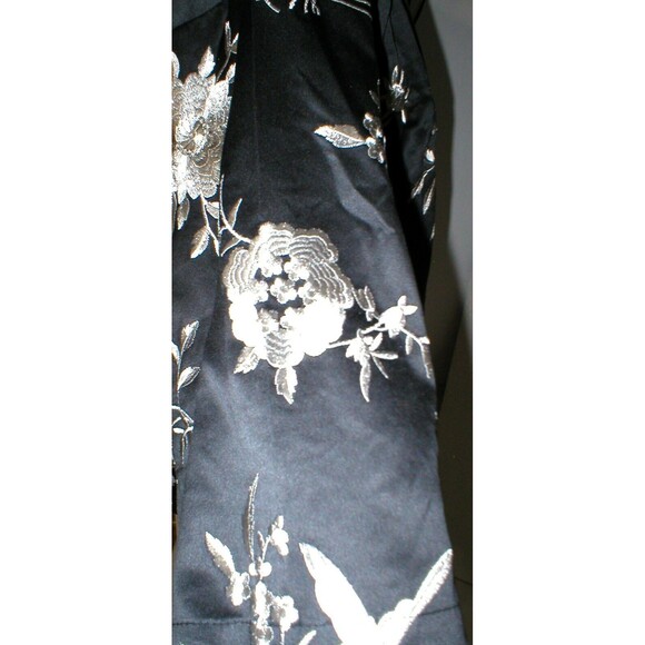 NWT New Designer Natori Wrap Robe Womens S Silky Satin Flowers White Black Short - Picture 9 of 10